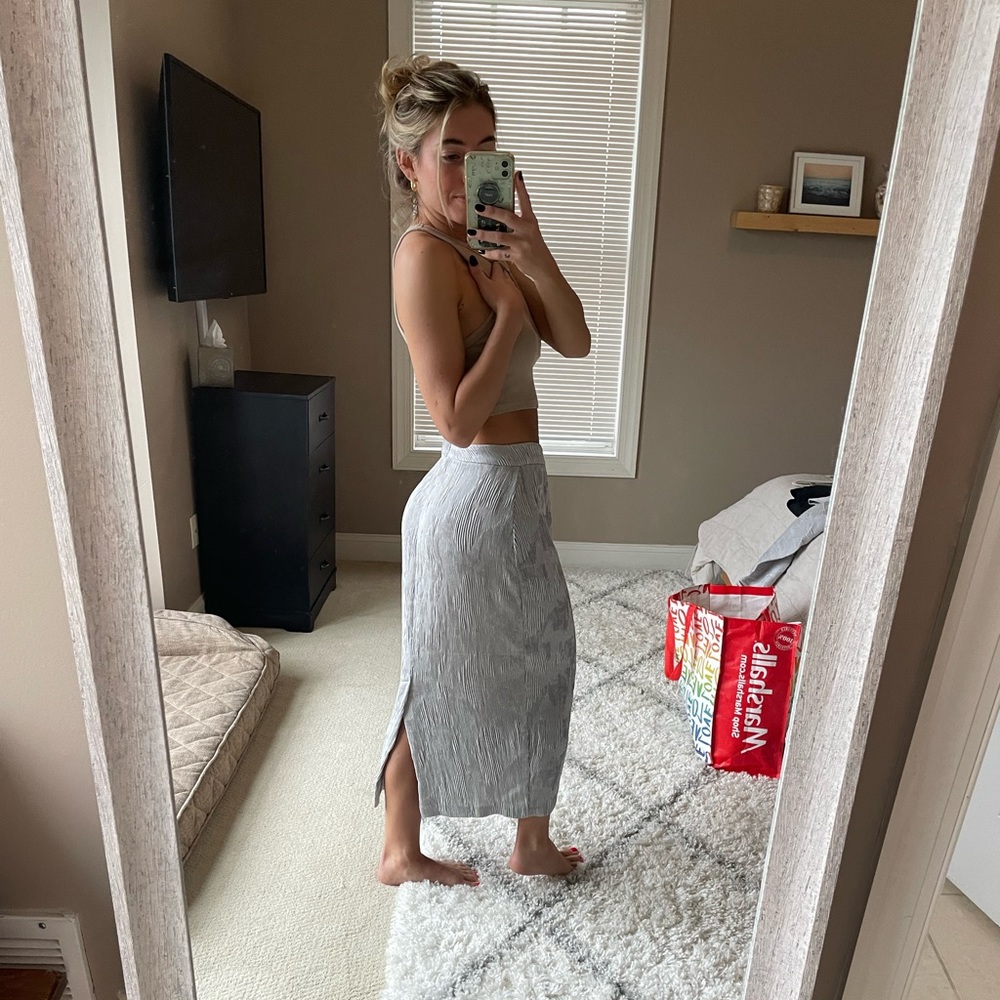 Zara set in metallic gray / silver
